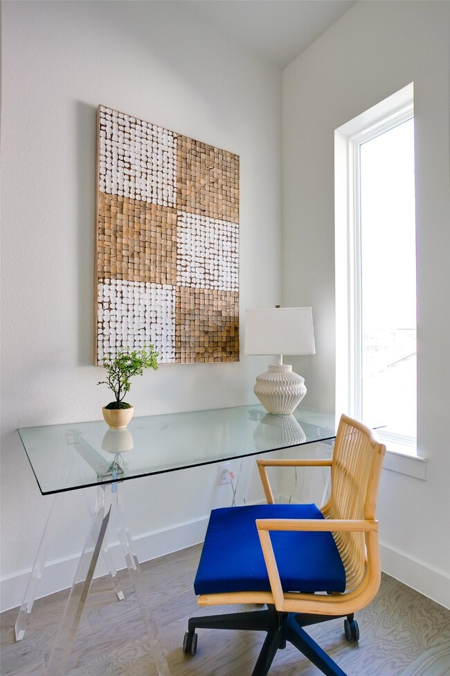 5515 Bryan Pkwy unit 104, Dallas, TX 75206 - photo 3