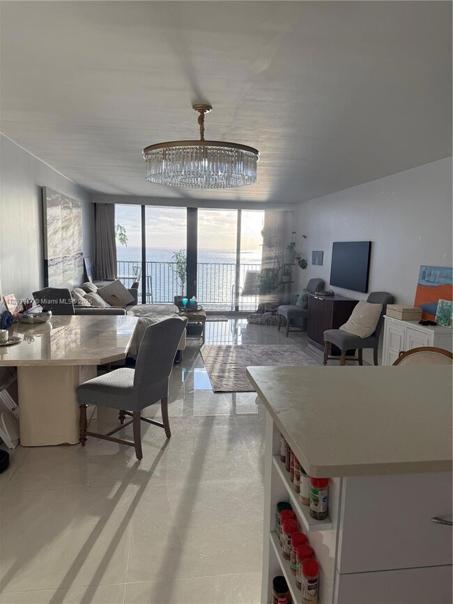 Quadomain Valencia Tower unit 2802, Hollywood, FL 33019 - photo 4