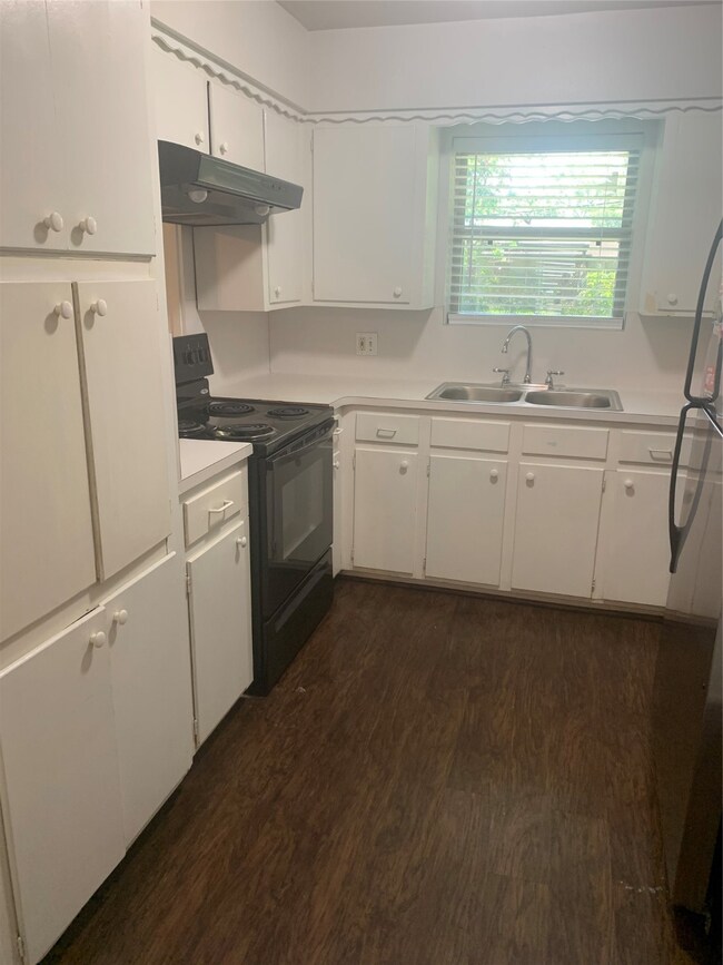 207 Sunnyview Ave unit A, Friendswood, TX 77546 - photo 2