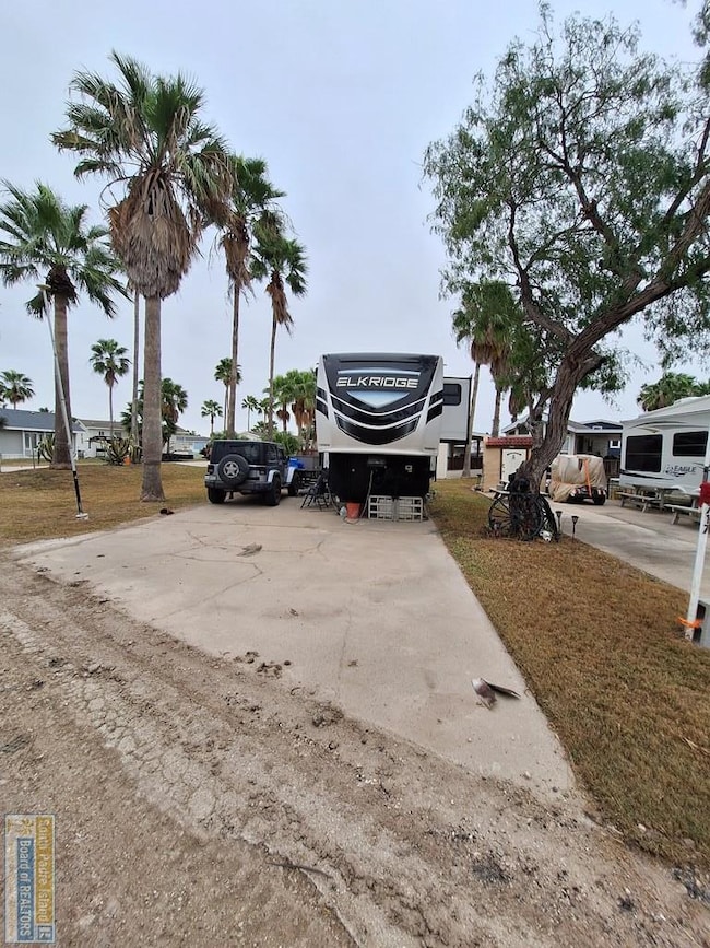 716 E Clam Cir unit 716, Port Isabel, TX 78578 - photo 5