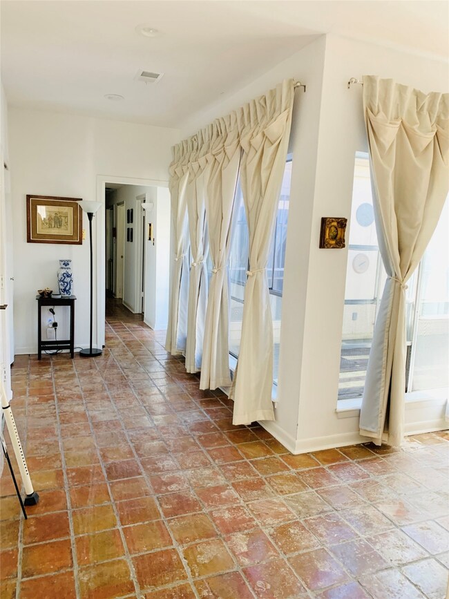 610 Briar Hill Dr, Houston, TX 77042 - photo 6