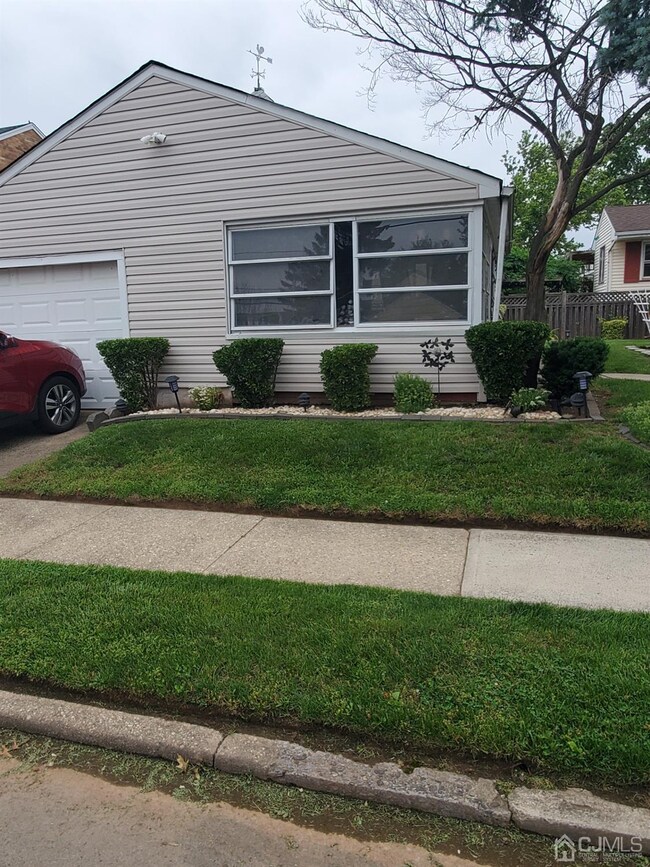 135 E Cherry St, Carteret, NJ 07008 - photo 2