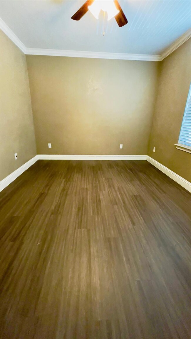 Unfurnished room featuring ceiling fan, ornamenta