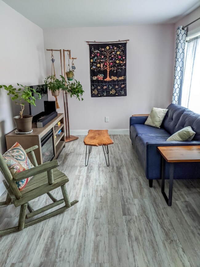 1311 Calgary Dr-6
