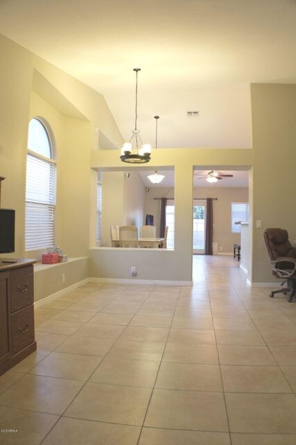 liv room  entry #14