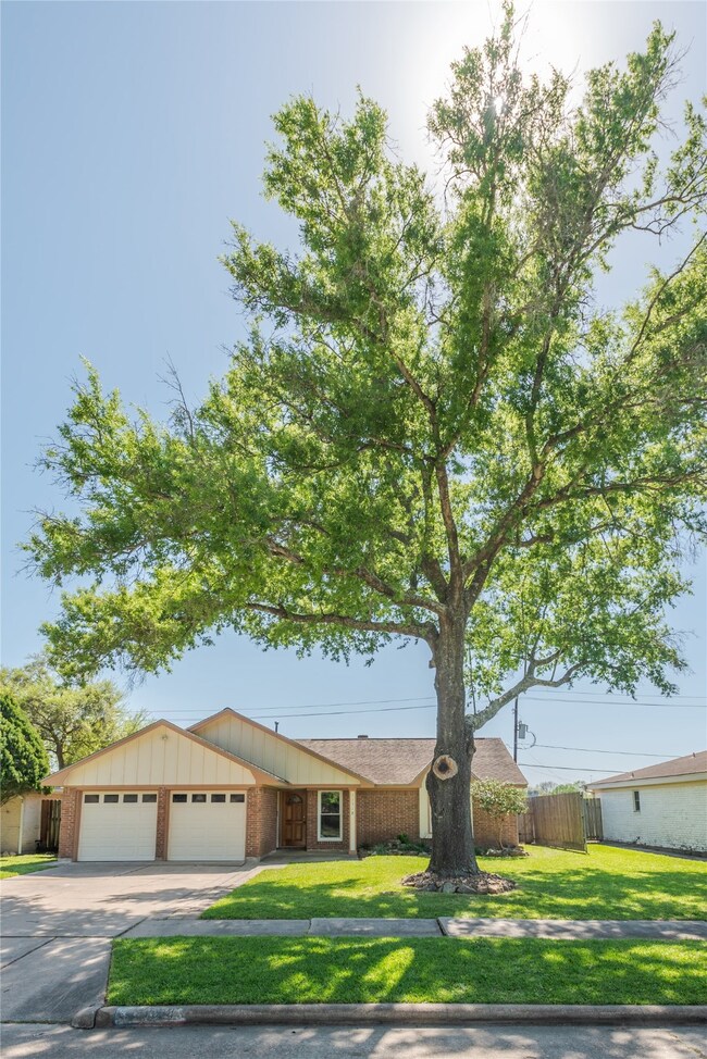 11318 Newton St, Houston, TX 77089 - photo 3