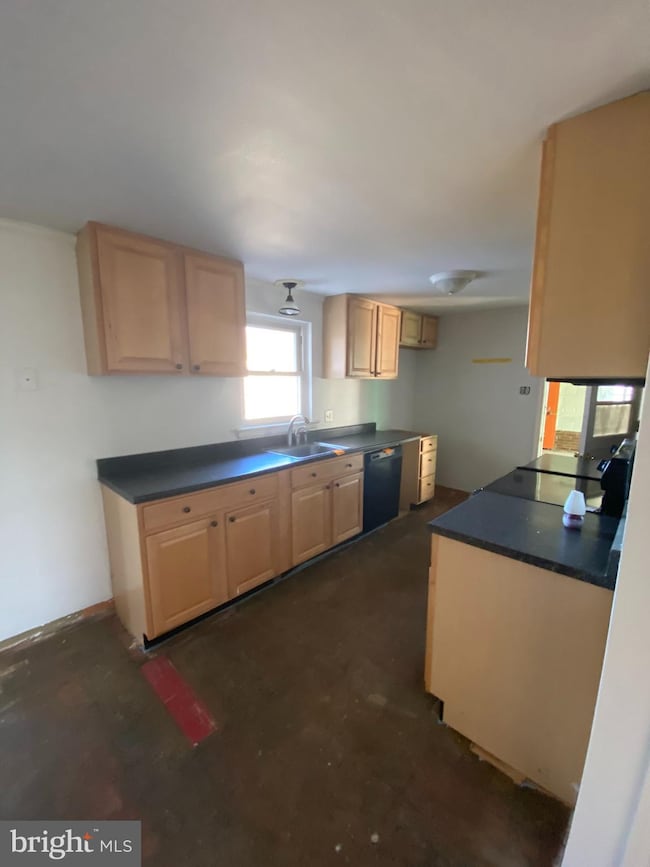 1543 Lakeside Dr, Pennsburg, PA 18073 - photo 2