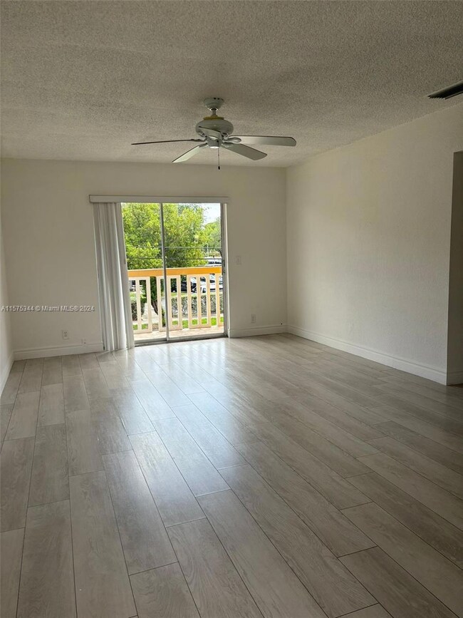 410 SE 4th Ave unit 4, Hallandale Beach, FL 33009 - photo 3