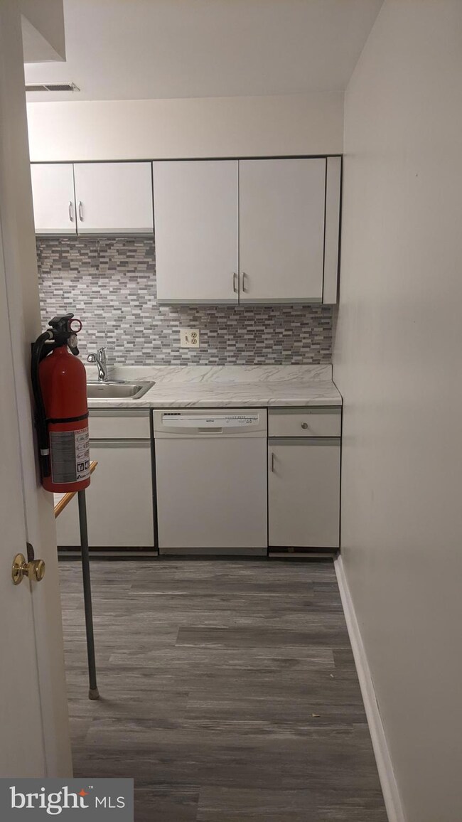 305 A Cypress Point Cir, Mount Laurel, NJ 08054 - photo 7