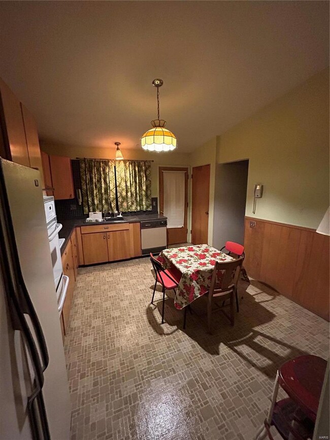 1435 Thoroughbred Ln, Florissant, MO 63033 - photo 5