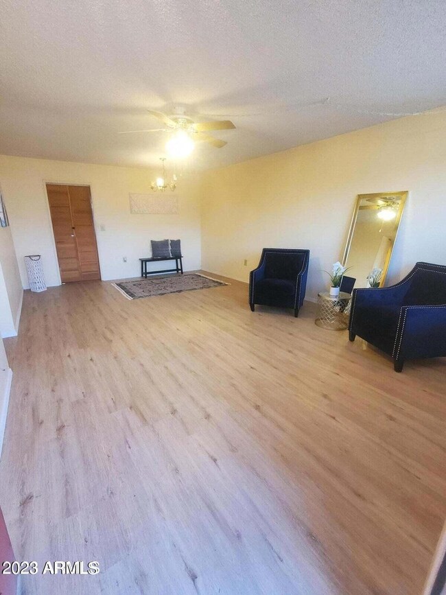 14010 N Newcastle Dr, Sun City, AZ 85351 - photo 4