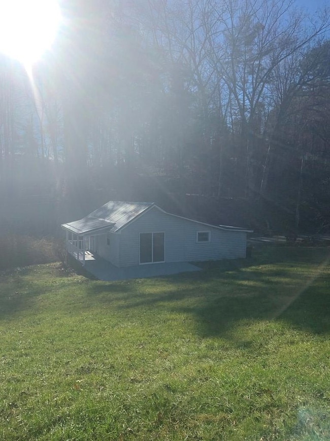 109 Vine St, Galax, VA 24333 - photo 4