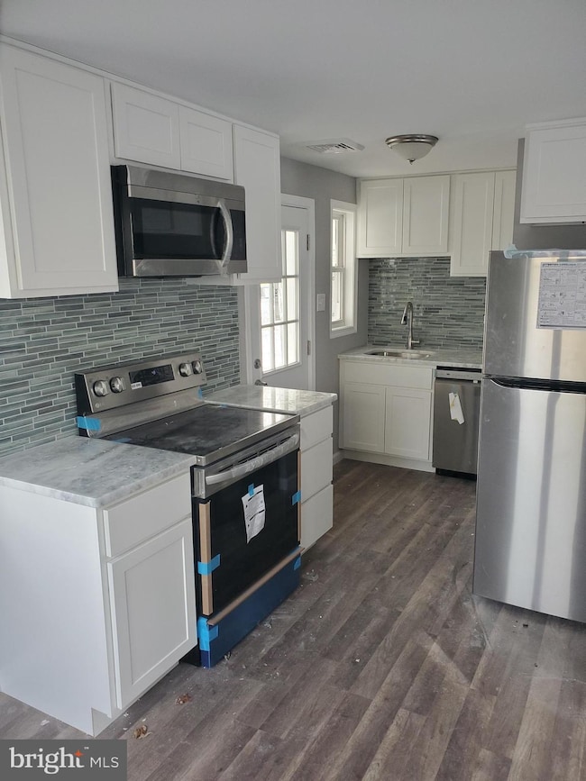 424 Martin Dr, New Castle, DE 19720 - photo 2