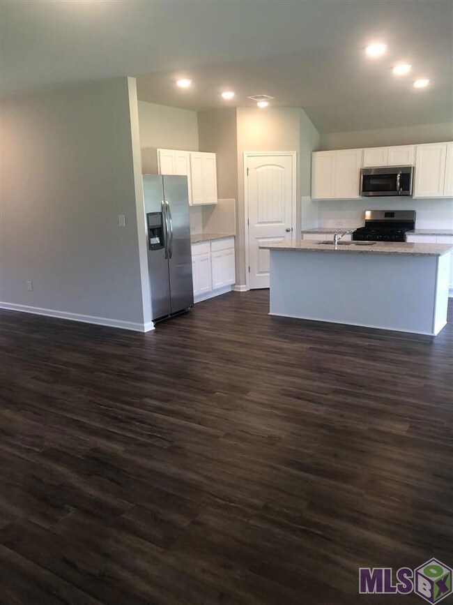 12956 Fowler Dr, Denham Springs, LA 70706 - photo 4