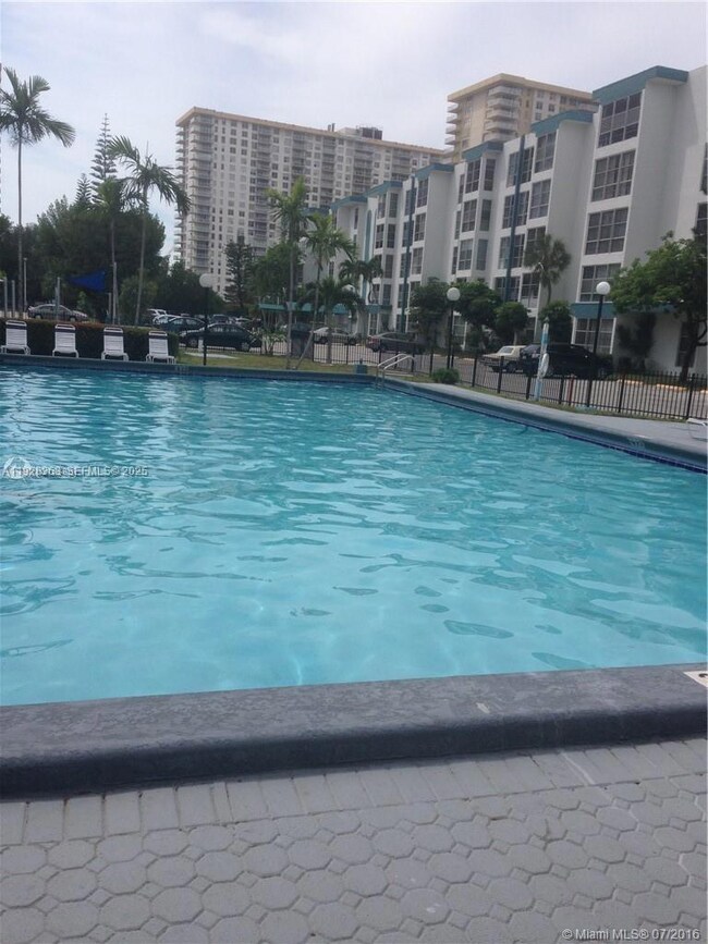 200 177th Dr unit 411, Sunny Isles Beach, FL 33160 - photo 4