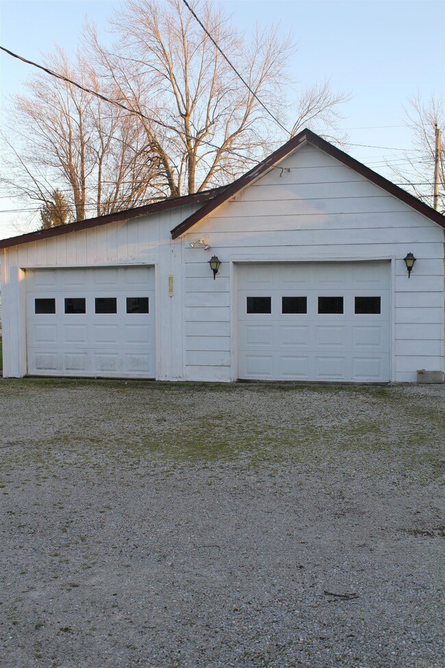 811 W Walnut St, Portland, IN 47371 - photo 3