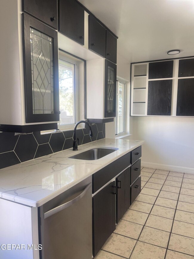 2511 Savannah Ave, El Paso, TX 79930 - photo 3