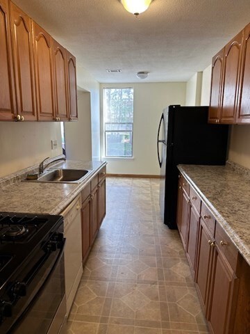 54 Shrewsbury Green Dr unit F, Shrewsbury, MA 01545 - photo 2