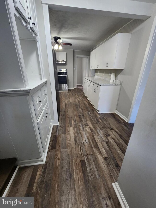 122 N Church St, Waynesboro, PA 17268 - photo 3