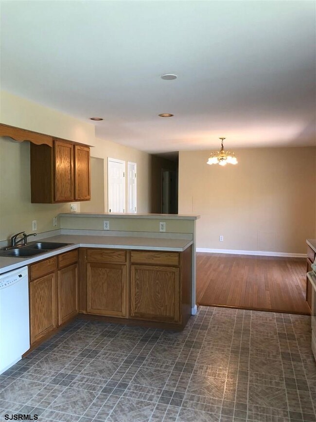 112 Mount Airy Ave S, Egg Harbor Township, NJ 08234 - photo 5