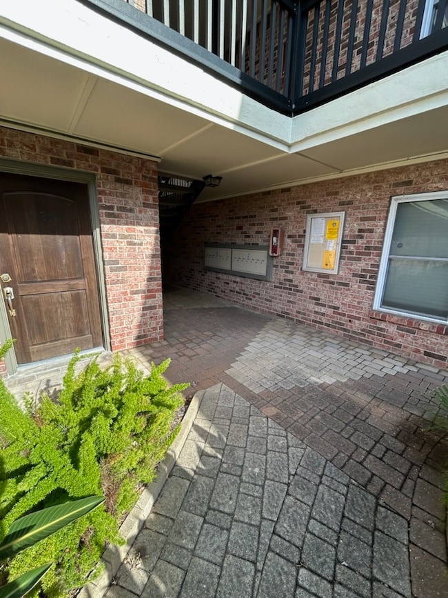 The condo mailboxes are nearby!