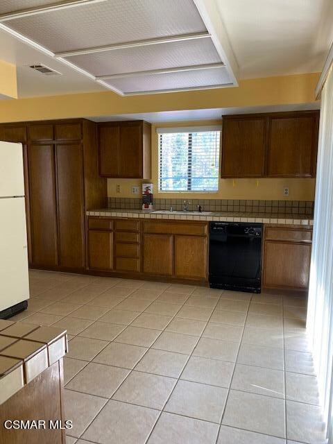 3123 Woodfern kitchen1