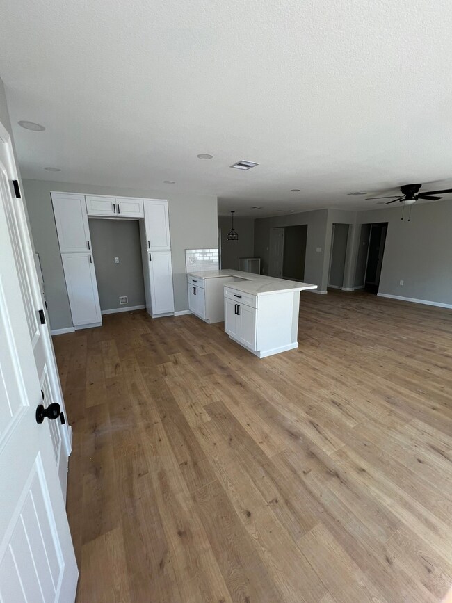 10310 Wicklowe St, Houston, TX 77016 - photo 5