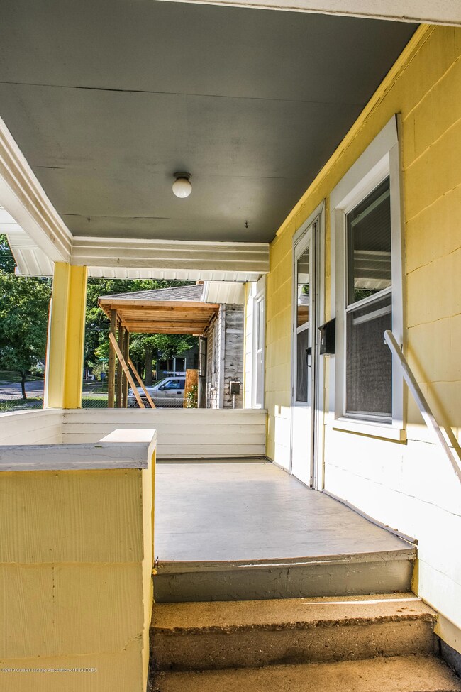 1034 Dakin St, Lansing, MI 48912 - photo 4