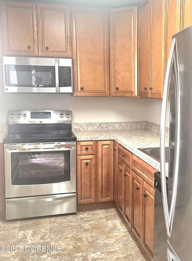 77 White St unit C, Eatontown, NJ 07724 - photo 3