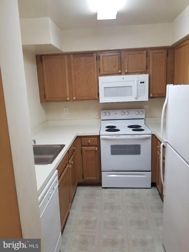 3704 Amsterdam Terrace, Burtonsville, MD 20866 - photo 4