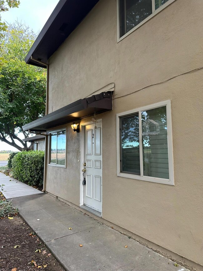 2900 Pole Line Rd unit 2, Davis, CA 95618 - photo 5