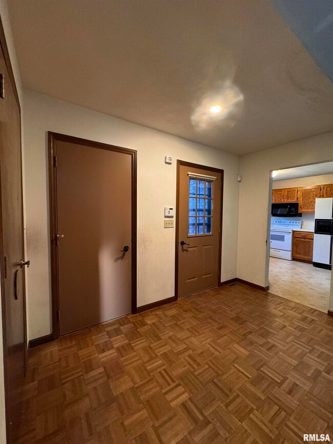 1907 Bayview Ct, Springfield, IL 62704 - photo 5