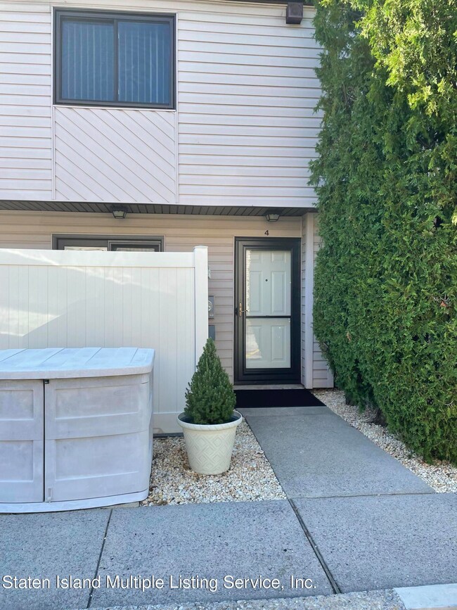 4199 Amboy Rd unit 4, Staten Island, NY 10308 - photo 2