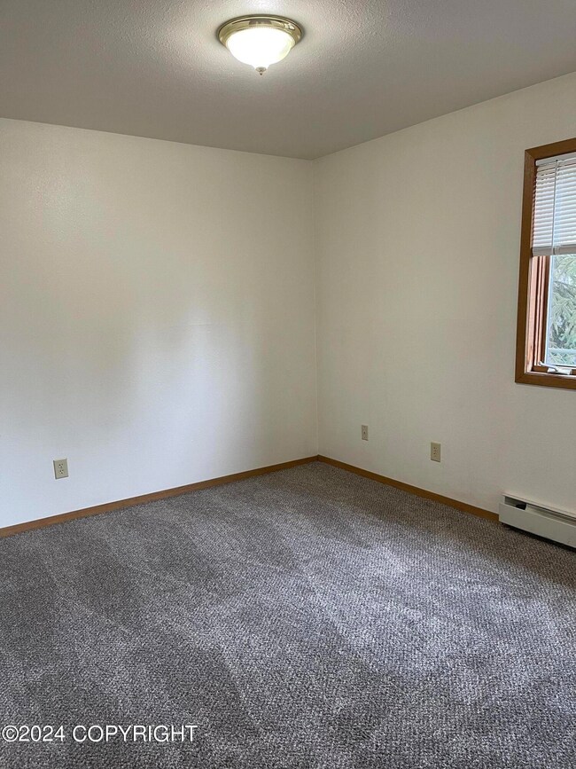 3903 Iowa Dr unit 4, Anchorage, AK 99517 - photo 4