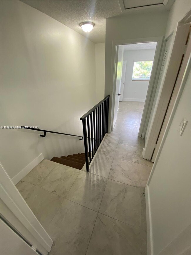 1650 W 44th Place unit 227, Hialeah, FL 33012 - photo 4