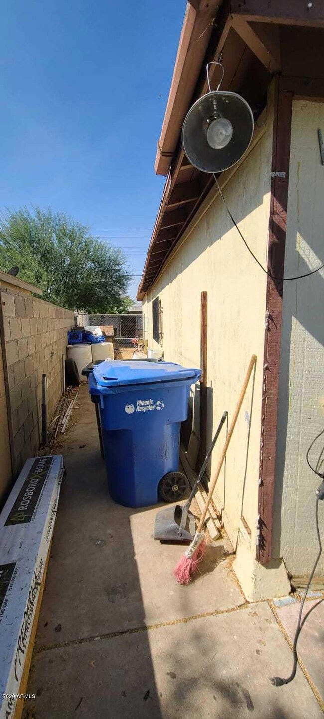 4126 N 47th Dr, Phoenix, AZ 85031 - photo 2