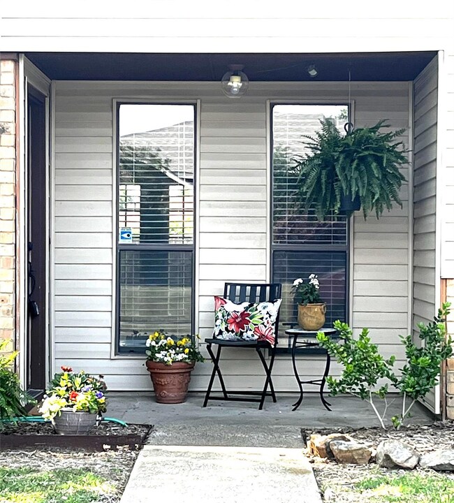 Welcoming front porch where you can have your coffee and watch the day begin. So cozy!