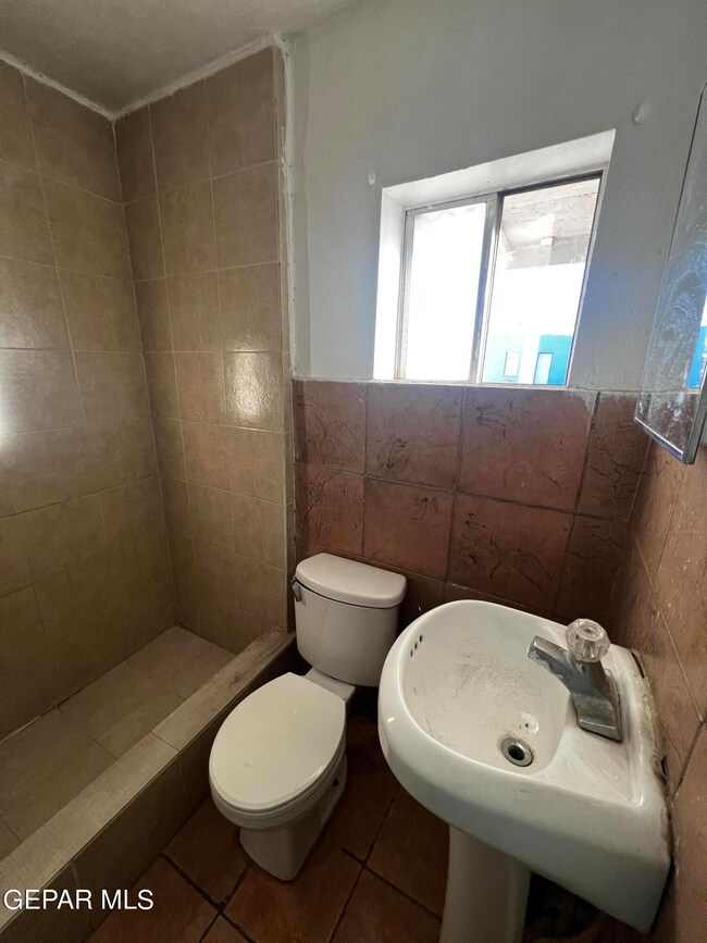 330 Mccune Rd, El Paso, TX 79915 - photo 6