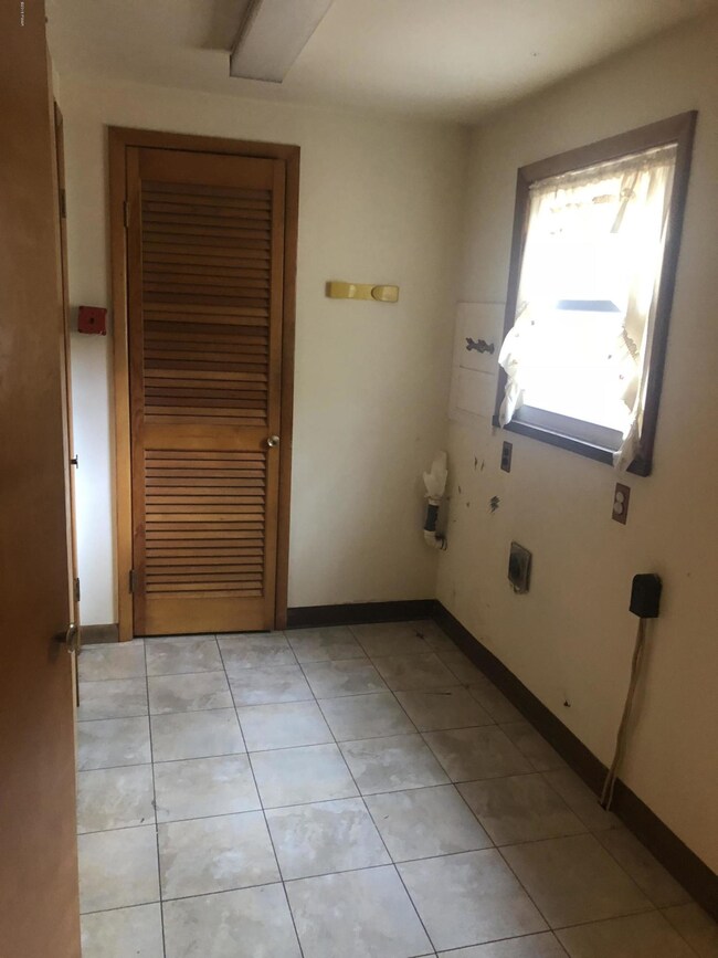 103 Cougar Ct, Dingmans Ferry, PA 18328 - photo 6