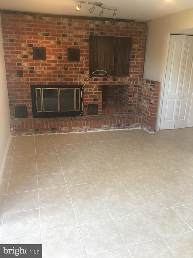 1427 Harford Square Dr, Edgewood, MD 21040 - photo 4