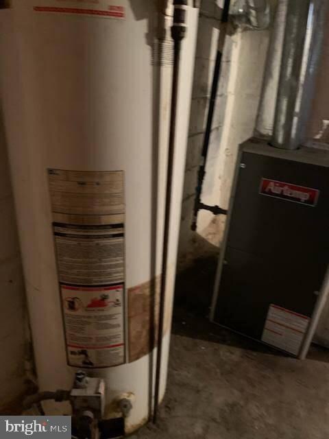 2558 W Lafayette Ave, Baltimore, MD 21216 - photo 5