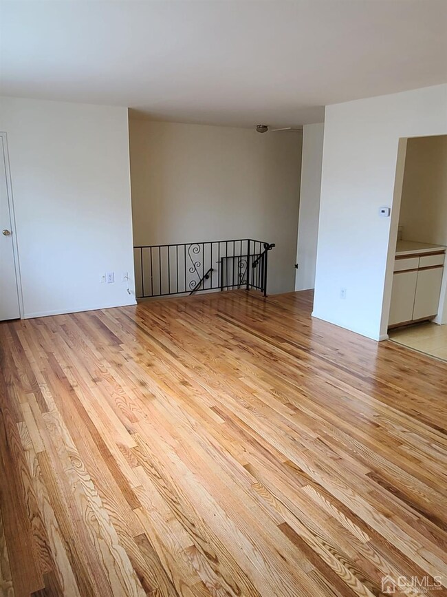 161 Evergreen Rd unit 8B, Edison, NJ 08837 - photo 3