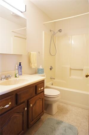 144 Quincy Shore Dr unit 128, Quincy, MA 02171 - photo 5