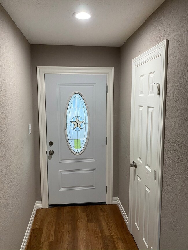 8918 1/2 Manus St unit B, Houston, TX 77093 - photo 3