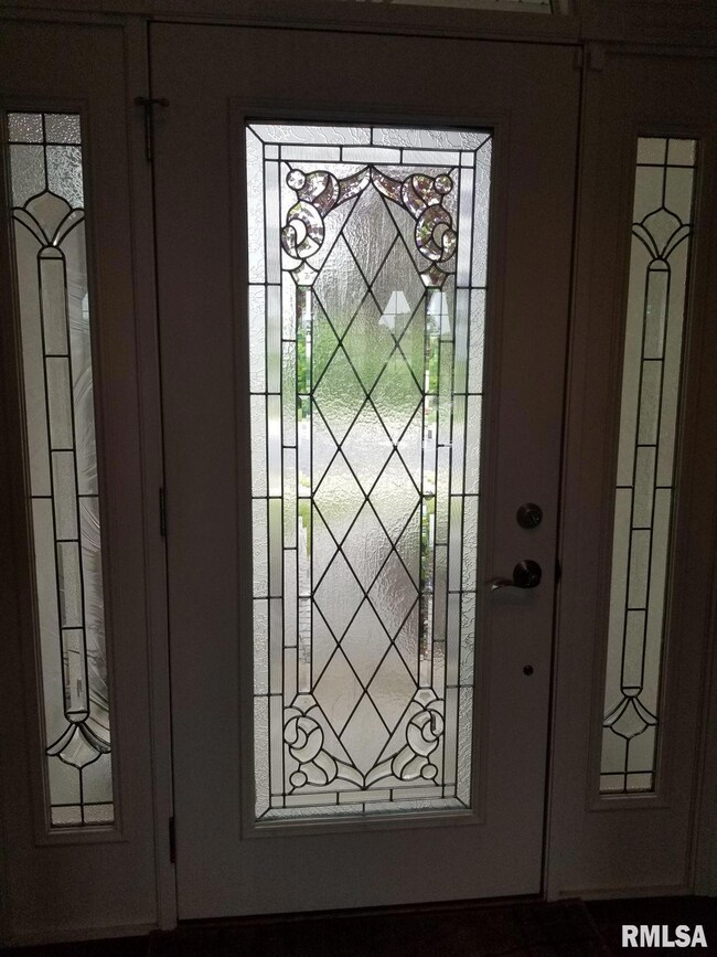 4711 N Weaverridge Blvd, Peoria, IL 61615 - photo 2