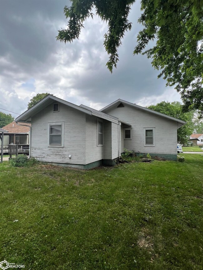 206 E Thomas Ave, Shenandoah, IA 51601 - photo 7