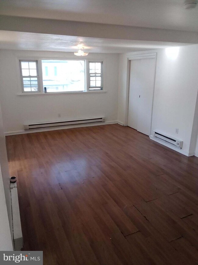 292 N Washington St unit 204, Berkeley Springs, WV 25411 - photo 6