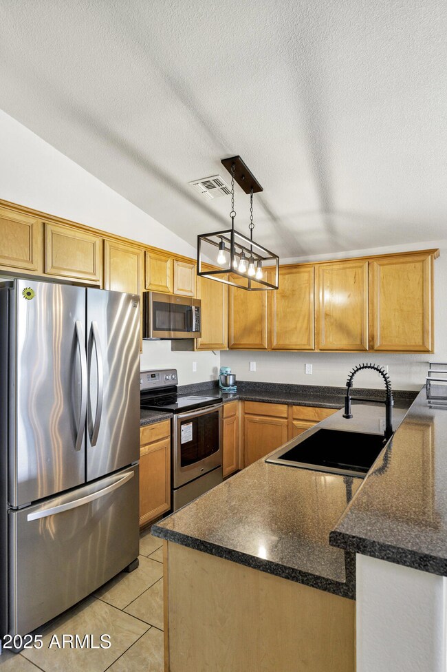 5913 N 78th Ave, Glendale, AZ 85303 - photo 4