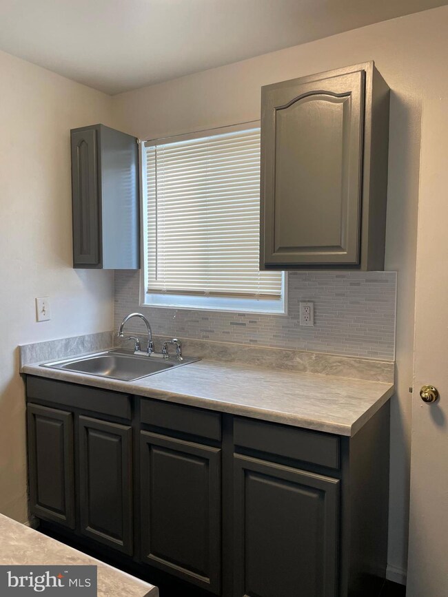 3506 Chadwick Ct, Temple Hills, MD 20748 - photo 4