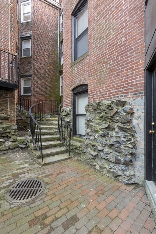 21 Charter St unit 102, Boston, MA 02113 - photo 6